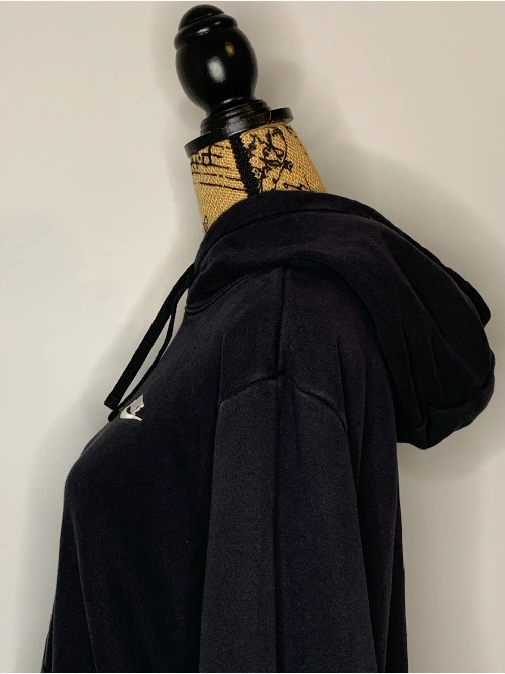 Nike Long Sleeve Drawstring Black Hoodie with Kangaroo Pocket